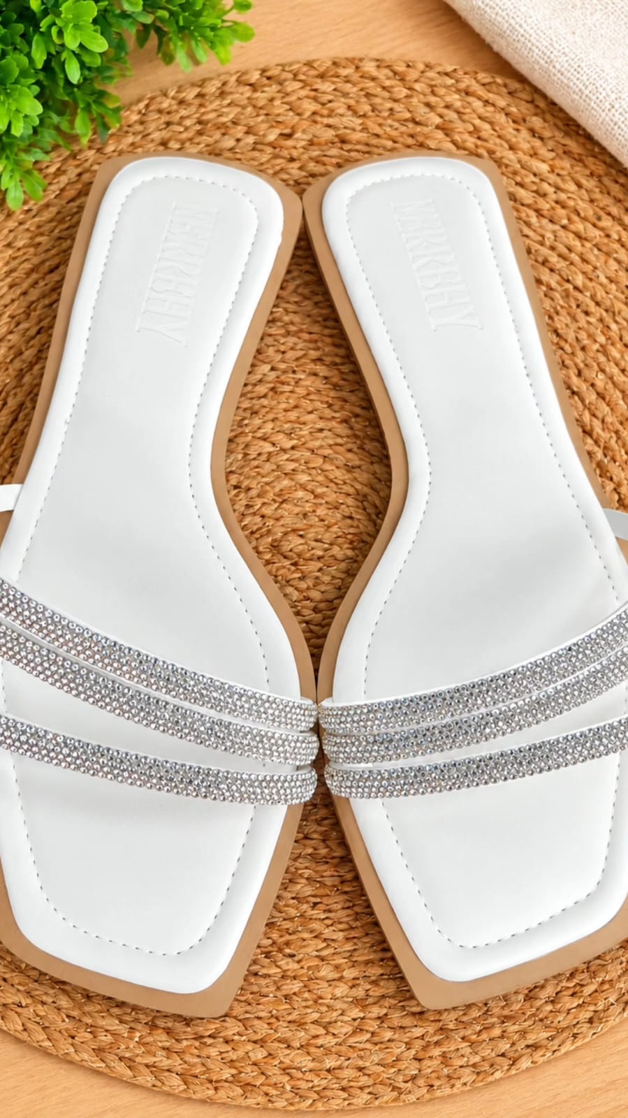 Rasteirinhas 3 tiras de strass Cristal  Cor: Off Wite  💰49,90 